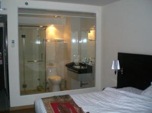 very-fancy-jacuzzi-shower