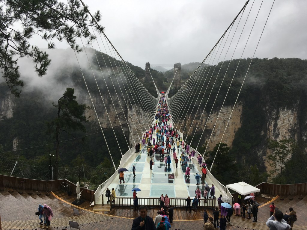 Стеклянный мост в Чжанцзяцзе: что, где,&nbsp;когда